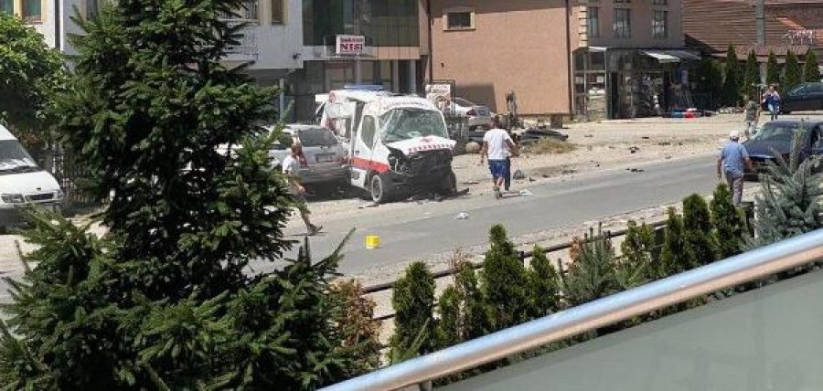 20-vjeçari që ishte në autoambulancën që u aksidentua në Gjakovë ende në gjendje të rëndë
