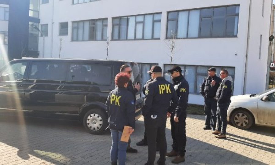 Suspendohen dy zyrtarë policorë kufitar, dyshohen për keqpërdorim të pozitës dhe marrje ryshfeti