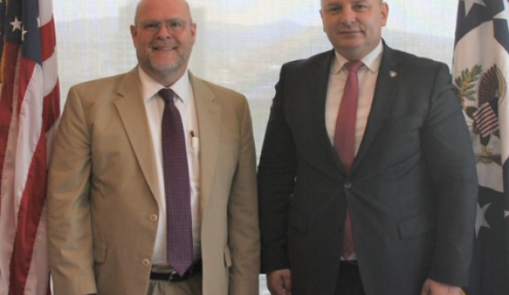Ambasadori amerikan dhe Zemaj flasin për forcimin e marrëdhënieve Kosovë-SHBA