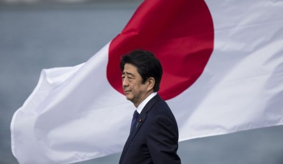 Kush është Shinzo Abe, kryeministri më jetëgjatë i Japonisë që u qëllua me armë zjarri