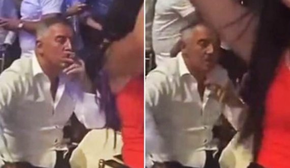 Gjukanoviq tymos puro dhe shijon lëvizjet e një valltareje