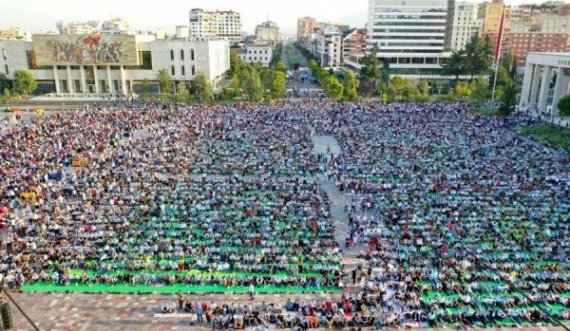 Të shtunën Kurban Bajrami, falja në sheshe dhe xhami