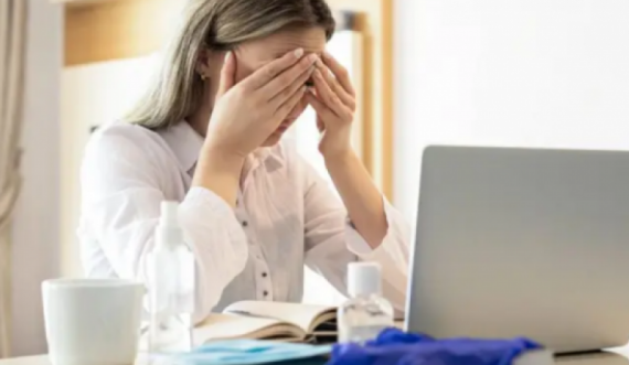 Gjysma e punonjësve rrezikohen nga problemet e shëndetit mendor