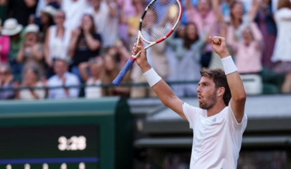 Norrie i jashtëzakonshëm, e deklason Djokovicin në setin e parë