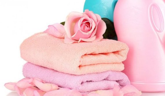 Ekspertët tregojnë pse s'duhet të përdorni kurrë zbutës rrobash 