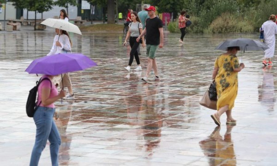 Kryeqyteti nën reshjet e shiut