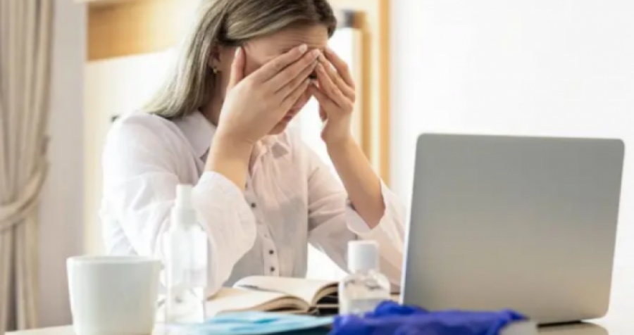 Gjysma e punonjësve rrezikohen nga problemet e shëndetit mendor
