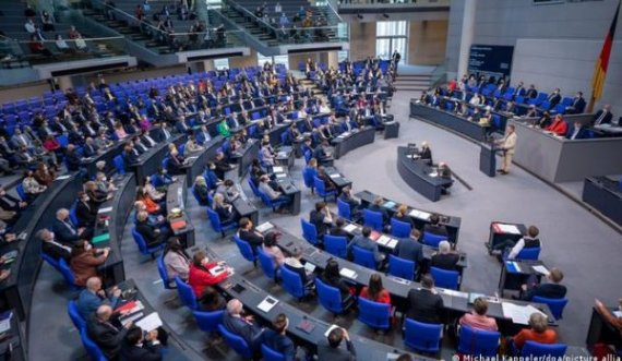 “Shtet i dështuar”, “t’i liberalizohen vizat”, debat i madh për Kosovën në Parlamentin e Gjermanisë