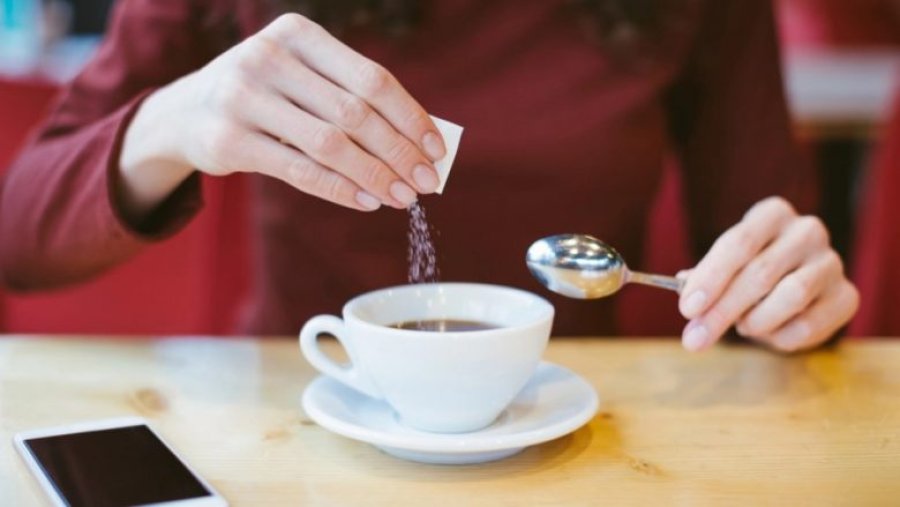 Probleme me zorrët? Shtimi i këtij ëmbëlsuesi në kafenë tuaj të mëngjesit mund të jetë shkaku