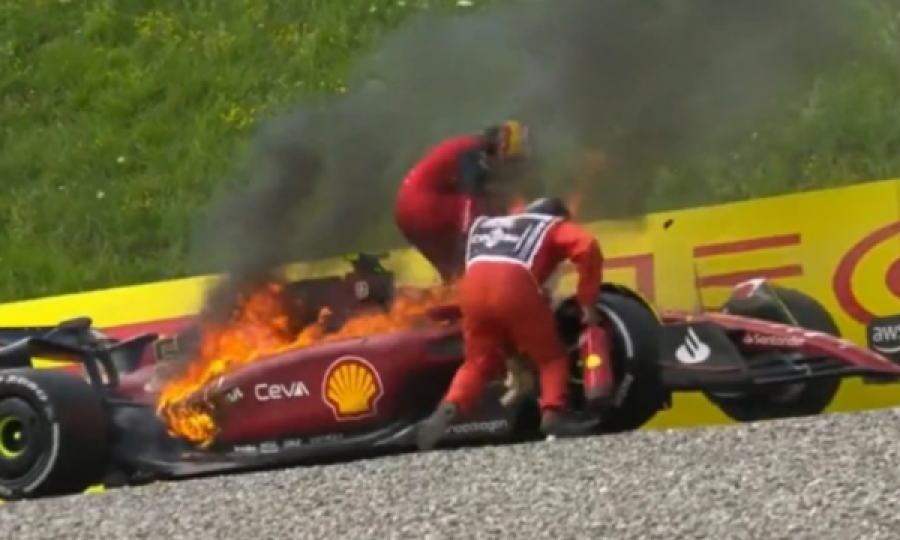 Ferrari përfshihet në flakë, Sainz ia del të largohet