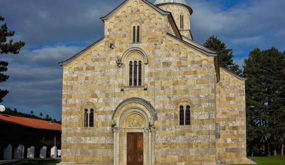 Manastiri i Deçanit: Na mohohen të drejtat e garantuara me Kushtetutë dhe ligje të Kosovës