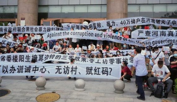 Kina shtyp protestën masive, qytetarët kërkojnë kthimin e kursimeve