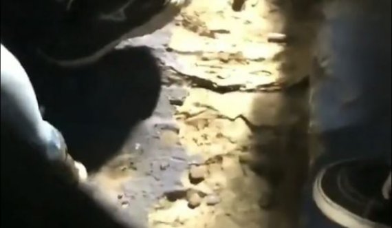 Pamje të frikshme: Tifozëve u rrezikohet jeta në shkallët e çara që mund të shemben në stadiumin “La Bombonera”