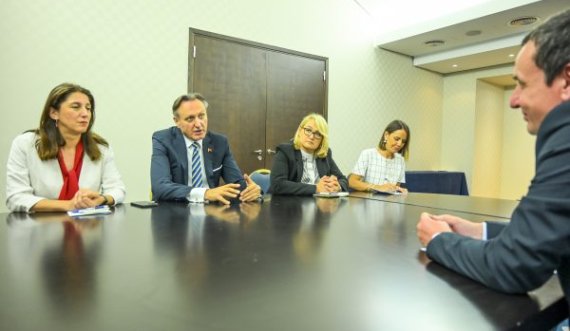 Kurti takohet me Ministrin e Jashtëm të Malit të Zi, ja çfarë u bisedua