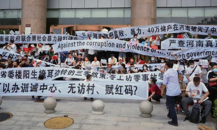 Kina shtyp protestën masive, qytetarët kërkojnë kthimin e kursimeve