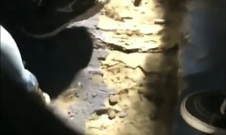 Pamje të frikshme: Tifozëve u rrezikohet jeta në shkallët e çara që mund të shemben në stadiumin “La Bombonera”