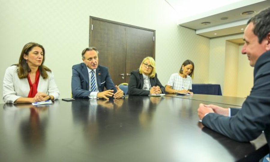 Kurti takohet me Ministrin e Jashtëm të Malit të Zi, ja çfarë u bisedua