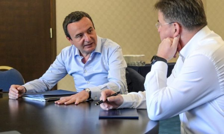 Kurti takon Lajçakun në Greqi, i thotë se Kosova është ‘përherë e gatshme për dialog’