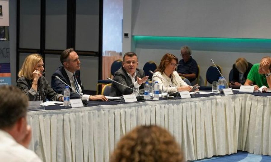 Balla në Athinë: Konferenca e parë ndërqeveritare javën e ardhshme! Mos-liberalizimi i vizave për Kosovën, turp për BE