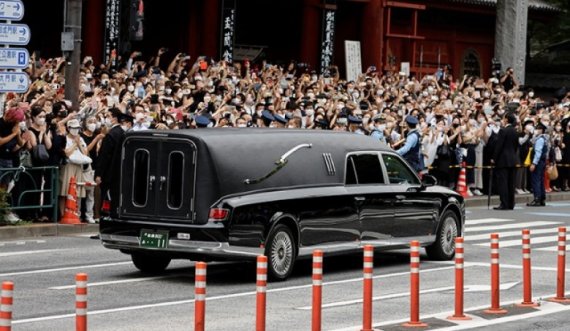 Japonia mban funeralin e Shinzo Abe