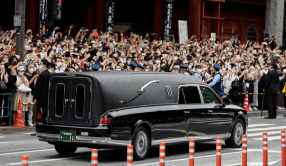 Japonezët i japin lamtumirën e fundit ish-kryeministrit Shinzo Abe