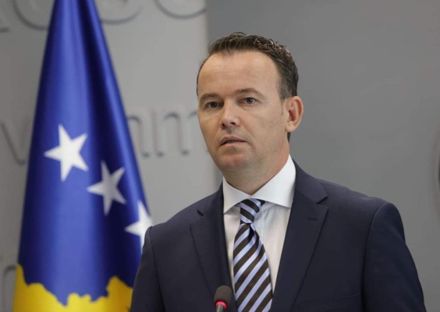 Ministri Peci ankohet për bullizëm, por cilët janë mbiemrat më të çuditshëm në Kosovë?