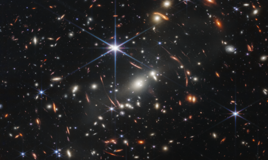 NASA shfaq imazhin më të thellë me ngjyra të galaktikave më të largëta të universit