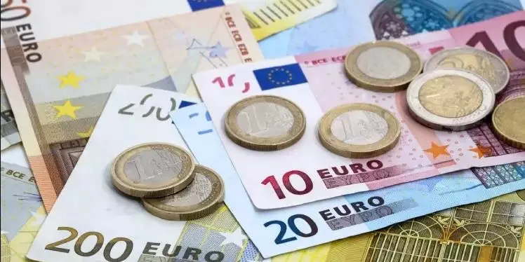 Pasojat e barazimit të euros me dollarin