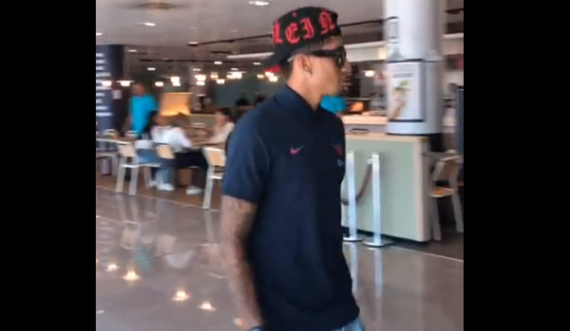 Raphinha arrin në Barcelonë