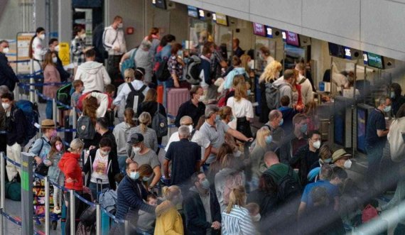Kaos në aeroportet gjermane: Valixhe të humbura, fluturime të anuluara