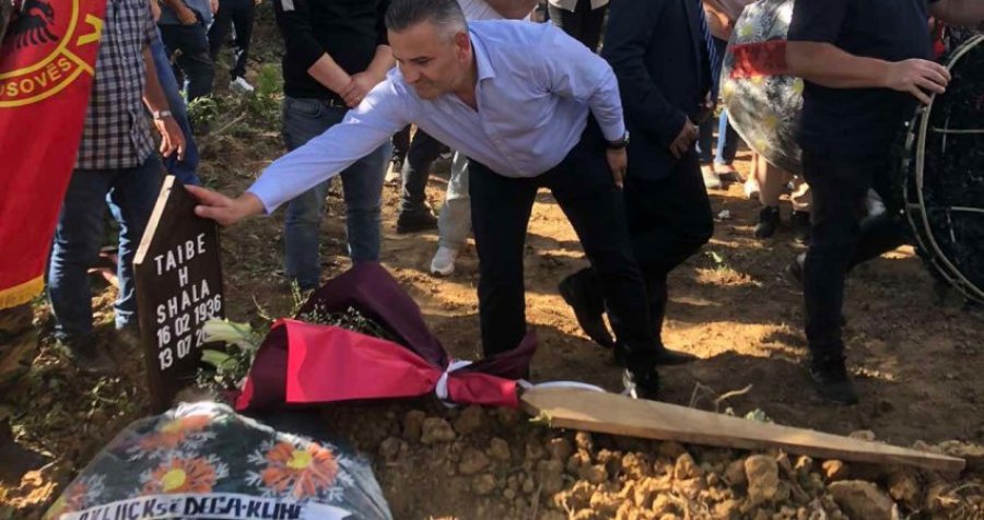 Jashari tregon se sot i kanë dhënë lamtumirën e fundit nënës së gjeneralit