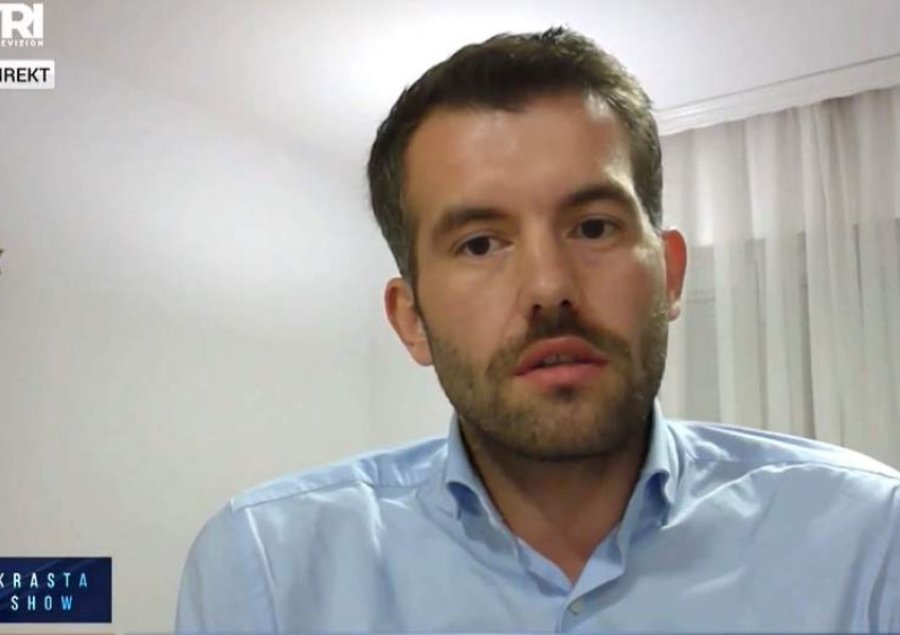Video virale e vajzës që argëtohej me dy djem në klub të natës, Rron Gjinovci ka një koment
