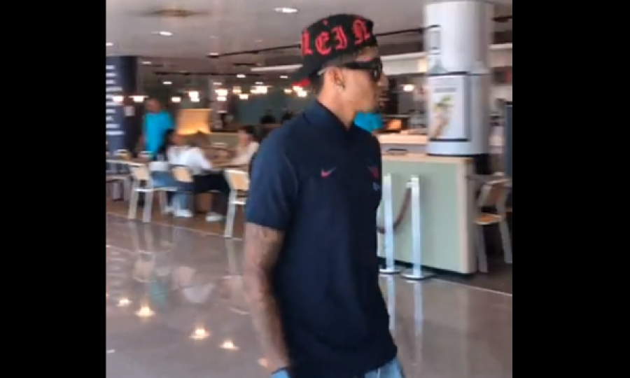 Raphinha arrin në Barcelonë