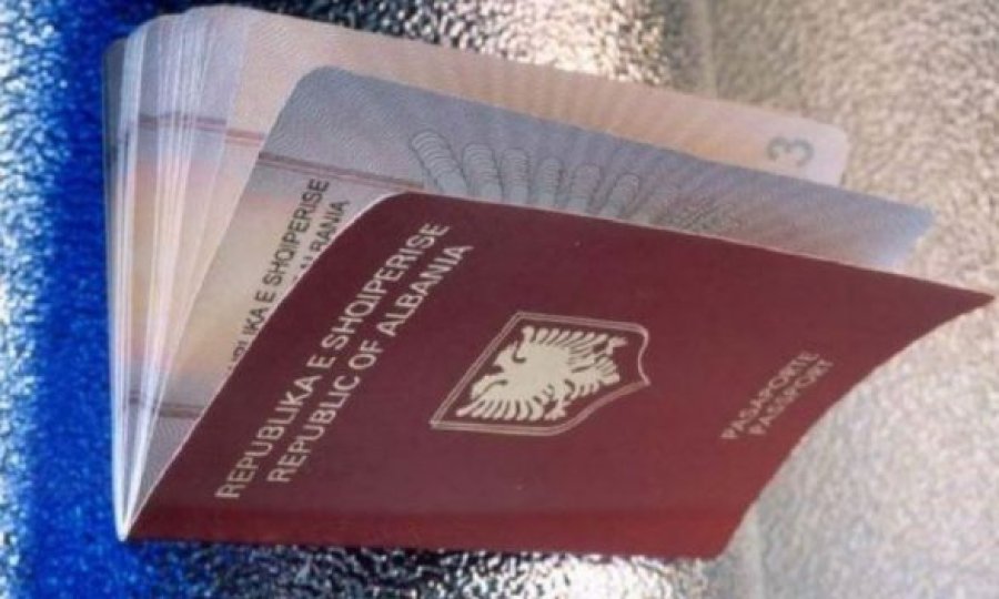 Në vend se me pasaportë, shqiptari identifikohet me foton nga celulari