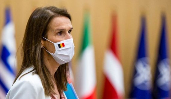 Ministrja e jashtme belge jep dorëheqje të përkohshme që të kujdeset për burrin e sëmurë