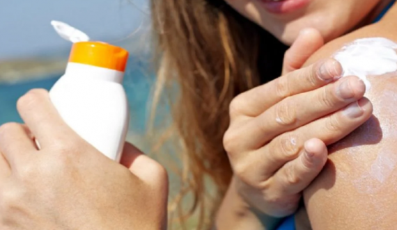 Kremi kundër Diellit/ Cilët janë përbërësit e dëmshëm dhe çfarë duhet të keni kujdes