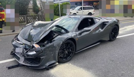 Kosovarja shtatzënë që ngiste Ferrari goditet nga një VW Golf, detaje nga aksidenti