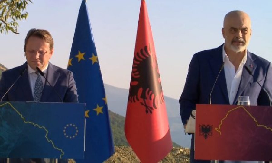 Varheleyi: Shqipëria gati të fillojë negociatat me BE-në