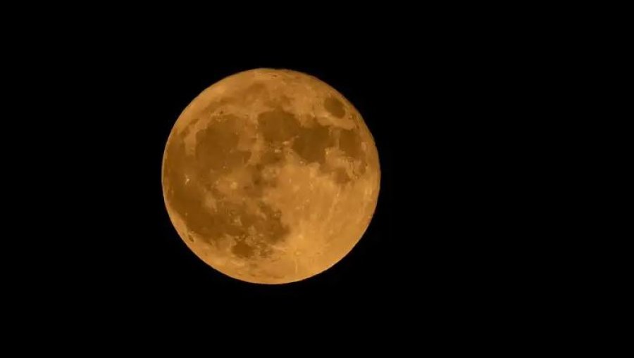 Ja si po ndikon hëna në zgjatjen e ditëve në Tokë