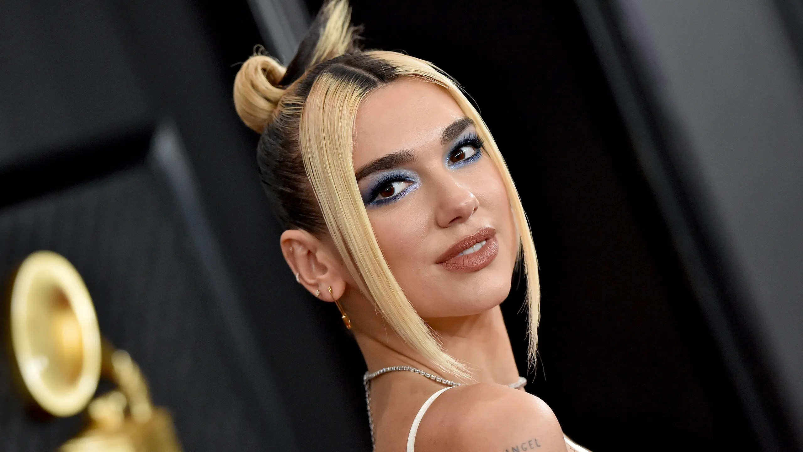 'Po vij në shtëpi'/ Dua Lipa njofton se do të performojë sivjet në 'Sunny Hill'