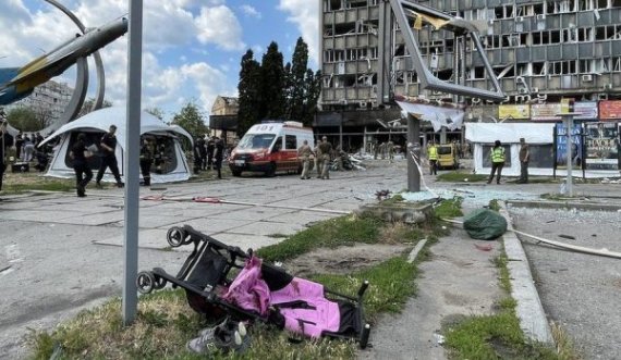 Po shëtiste me nënën e saj kur u godit nga raketat ruse