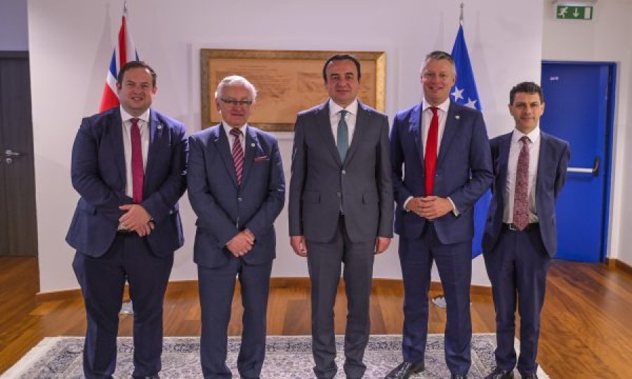 Kurti pret në takim deputetët britanikë, flasin për shtimin e bashkëpunimit mes dy vendeve