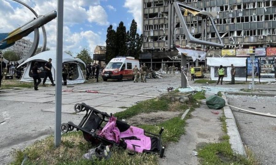 Po shëtiste me nënën e saj kur u godit nga raketat ruse