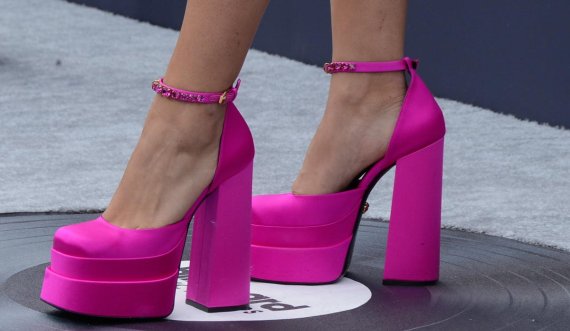 Lamtumirë taka të pakëndshme: këpucët me platformë janë trendi i verës 2022 (Foto)