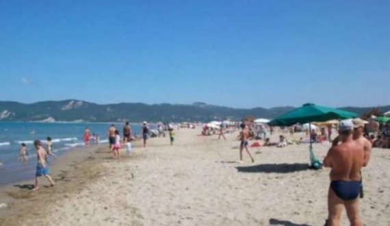 50 euro për një ditë pushimi, turistët ankohen për çmimet në Shqipëri