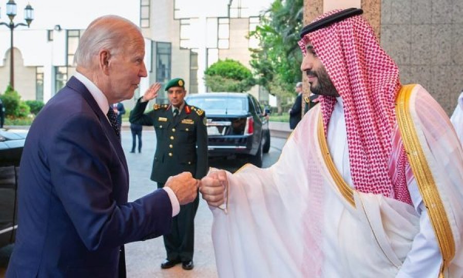 “A do t’i kërkoni falje familjes së Khashoggit?”, Biden dhe princi saudit përballen me pyetje të sikletshme