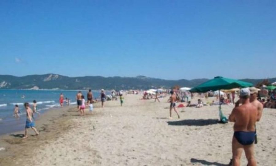 50 euro për një ditë pushimi, turistët ankohen për çmimet në Shqipëri