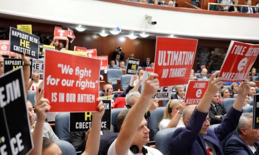 Parlamenti maqedonas miraton propozimin francez, shpresë për integrimin e Shqipërisë dhe RMV