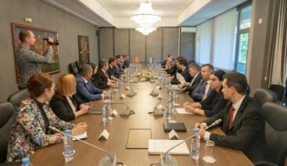 Pas miratimit të propozimit francez, Shkupi dhe Sofja nënshkruajnë protokollet