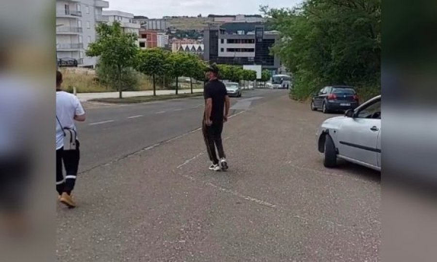 Tifozët e Drenicës dalin në rrugë për të ndaluar hyrjen e studentëve serbë në Prekaz